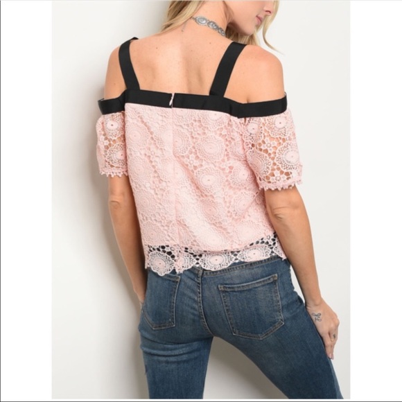 💕 Pink Cold Shoulder Lace Top 💕 NWT! - Picture 2 of 5